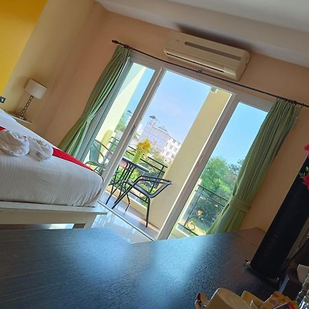 Aura Inn Rooms Pattaya Exteriör bild