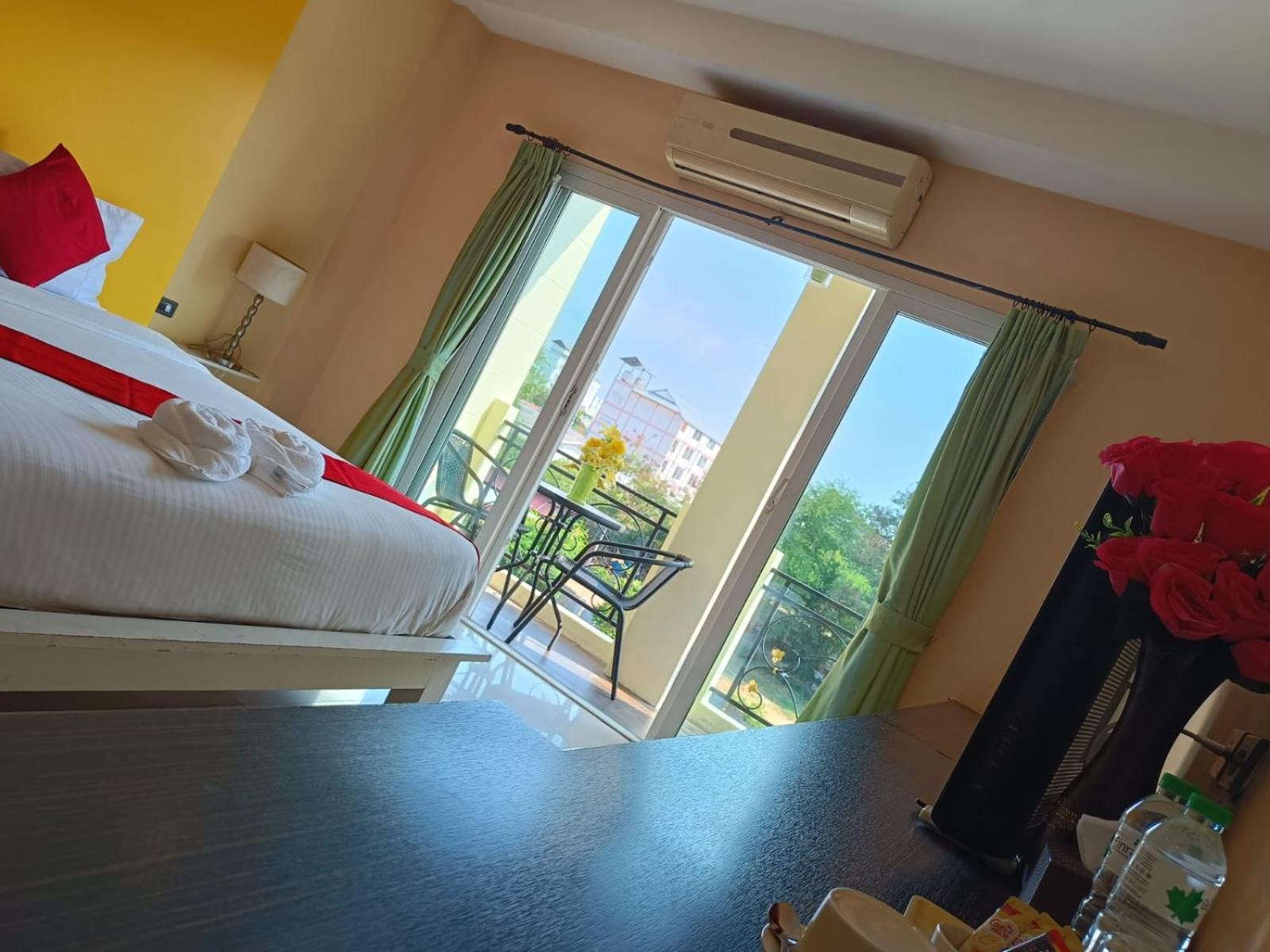 Aura Inn Rooms Pattaya Exteriör bild