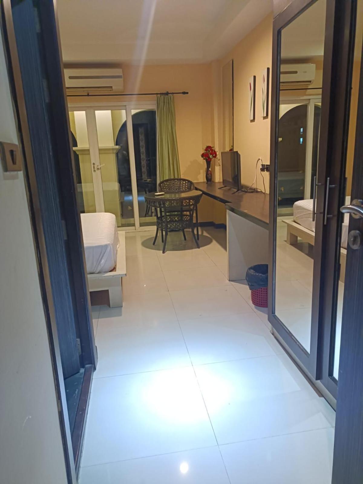Aura Inn Rooms Pattaya Exteriör bild