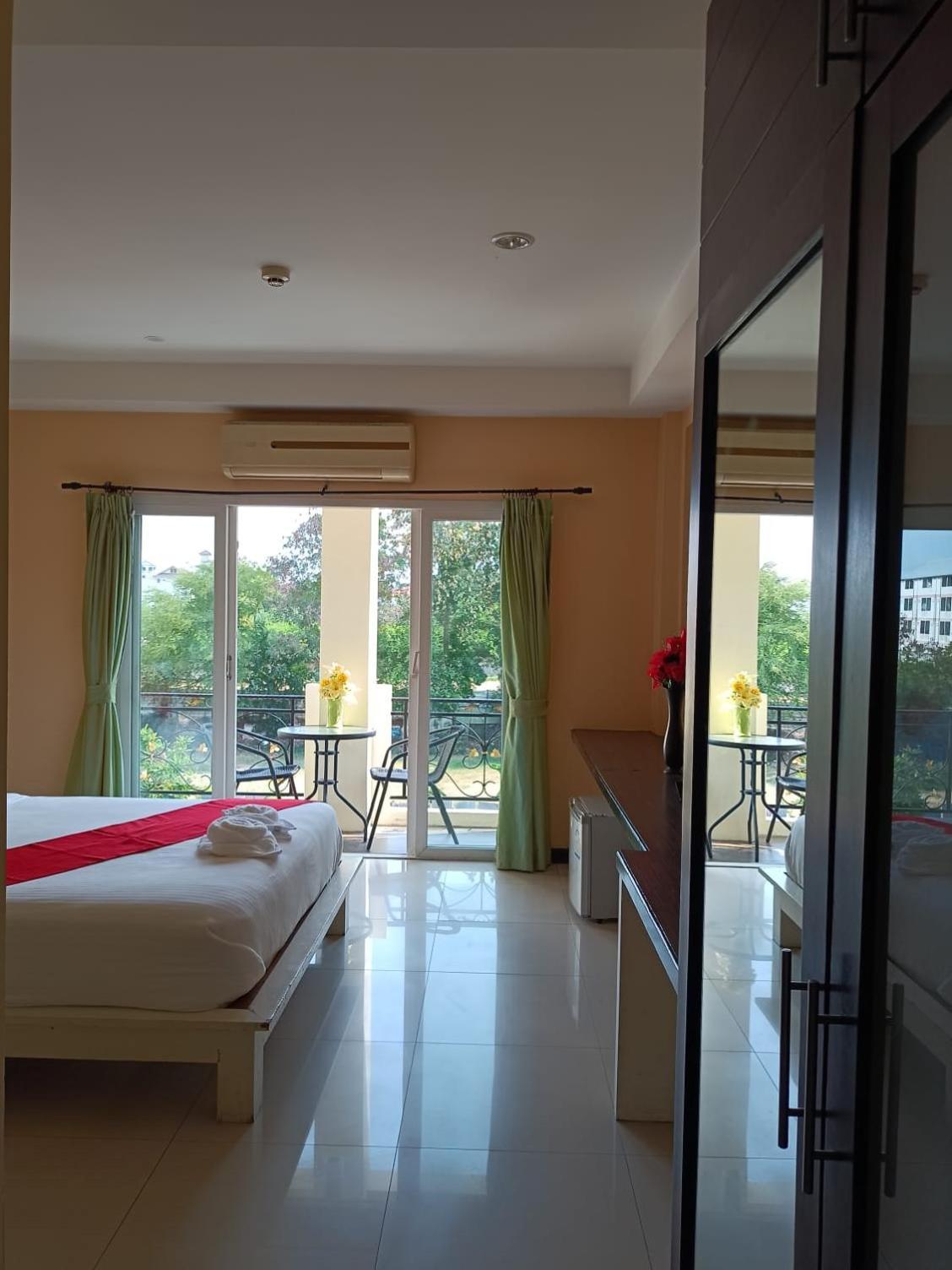 Aura Inn Rooms Pattaya Exteriör bild